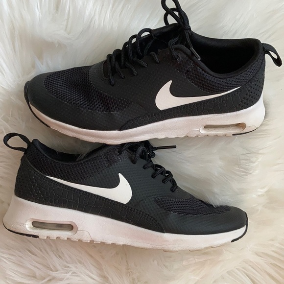 nike thea size 6